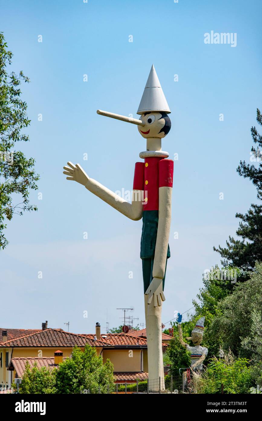 Statue Pinocchio en bois la plus haute du monde - Collodi - Italie Banque D'Images