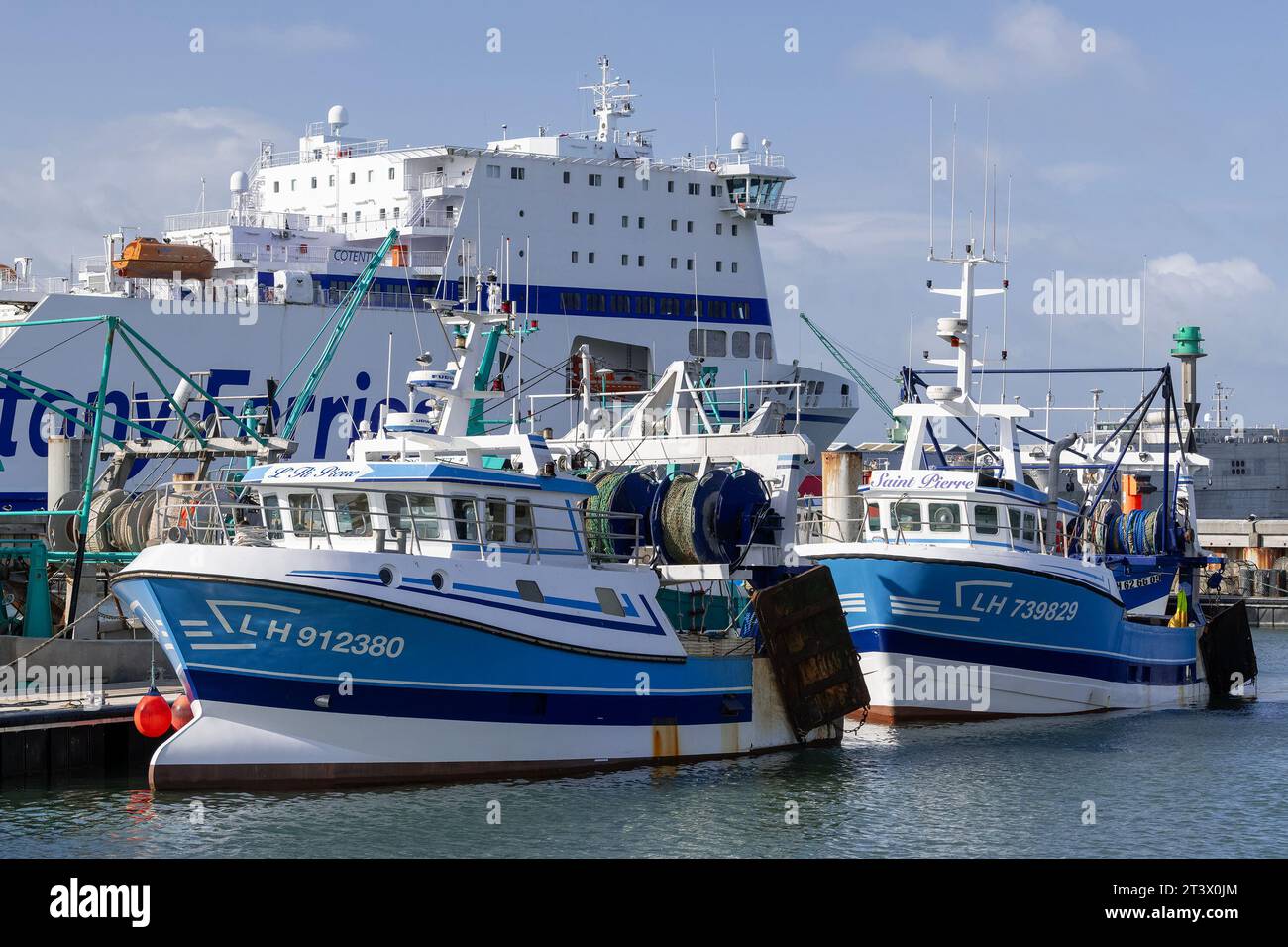 Le Havre, France - navires de pêche aux côtés au port de pêche du Havre. Banque D'Images