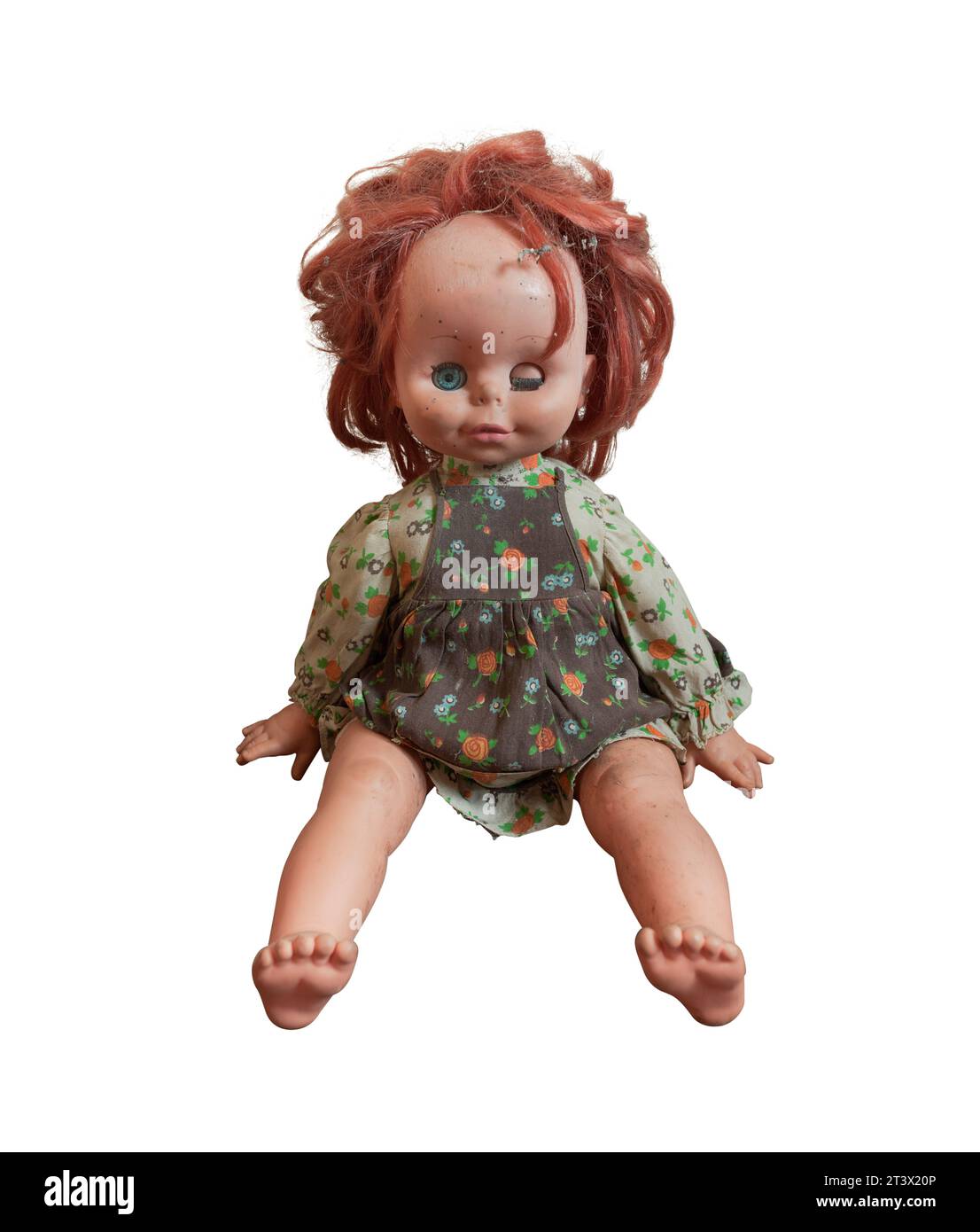 Poupée Vintage endommagée sur fond blanc Banque D'Images