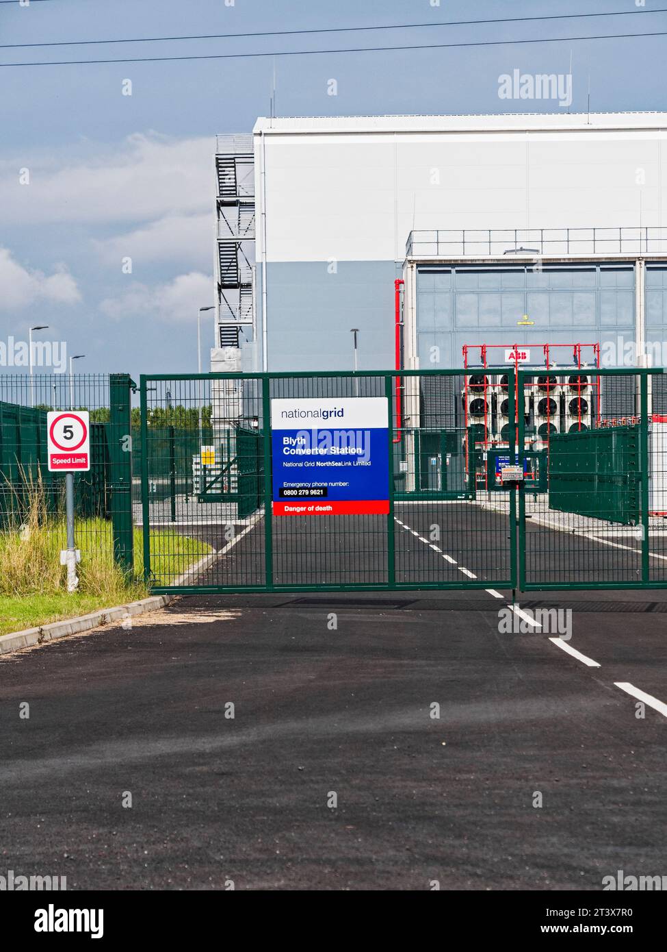 La station de conversion d'électricité d'East Sleekburn, Northumberland, Royaume-Uni, reçoit de l'électricité de Kvilldal, Norvège, via des câbles sous-marins et souterrains à terre. Banque D'Images