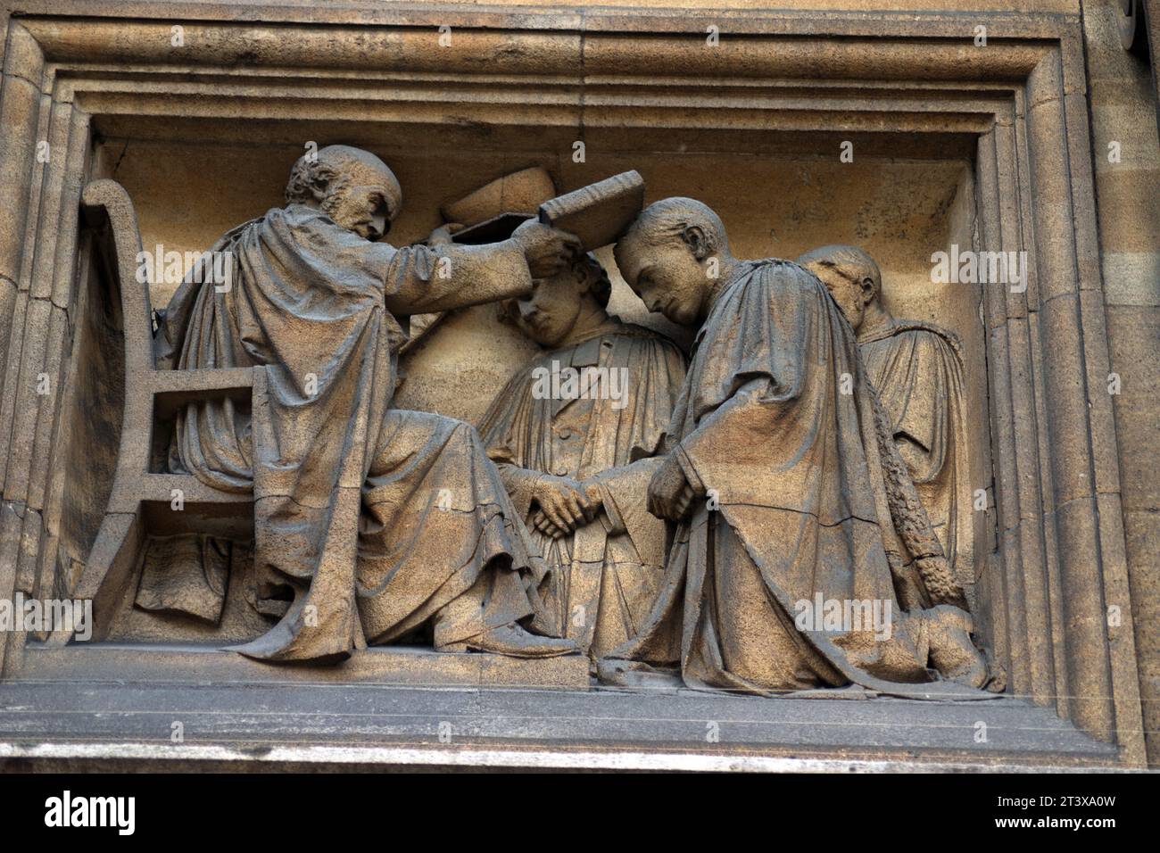 Sculpture of dons, Examination Schools Building de l'Université d'Oxford Banque D'Images