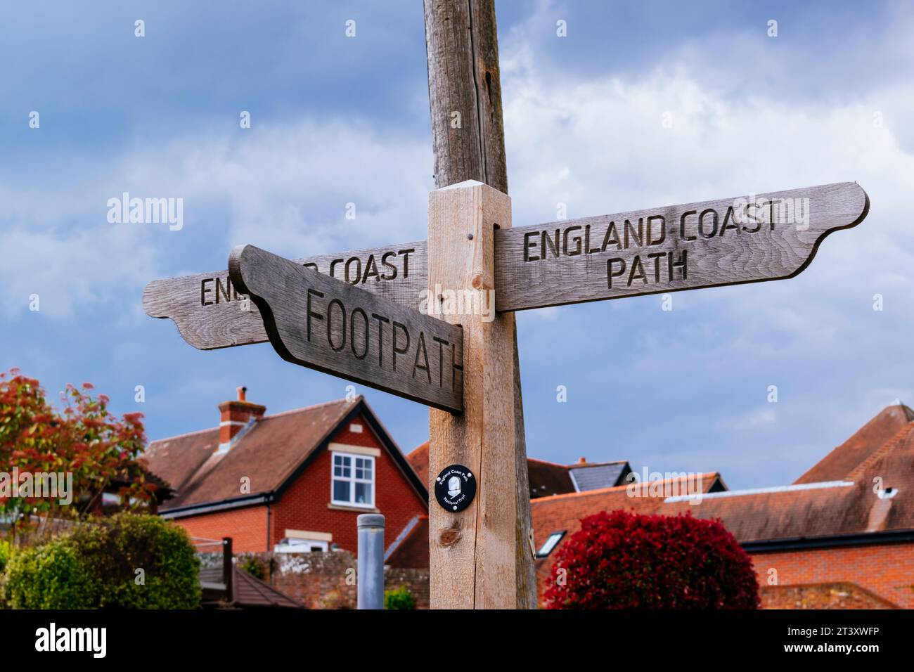 Signalisation verticale pour England Coast Path. Hamble-le-Rice, Eastleigh, Hampshire, Angleterre, Royaume-Uni, Europe Banque D'Images