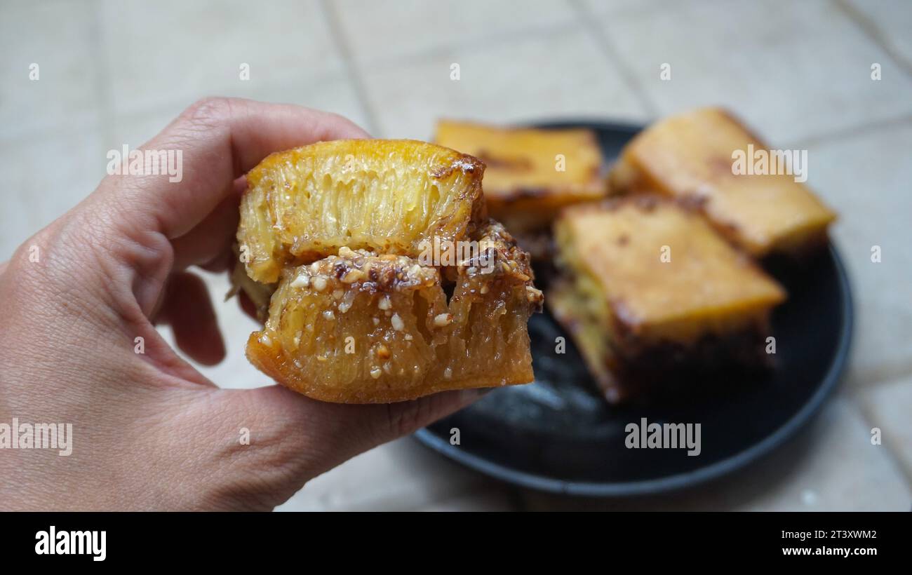 martabak sucré avec garniture au chocolat et aux arachides, délicieux Banque D'Images