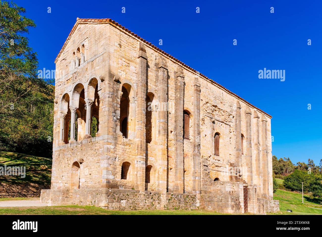 Église Sainte-Marie au Mont Naranco - Iglesia de Santa María del Naranco, est un bâtiment pré-roman asturien sur le versant du Mont Naranco. Ramiro I. Banque D'Images
