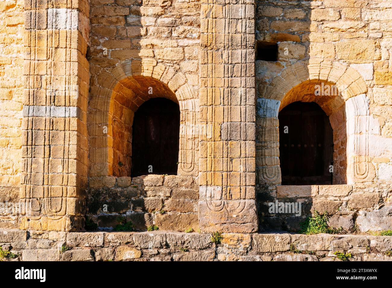 Détails. L'église Sainte-Marie du Mont Naranco - Iglesia de Santa María del Naranco est un bâtiment esturnien préroman sur la pente du Mont Naranco. R Banque D'Images