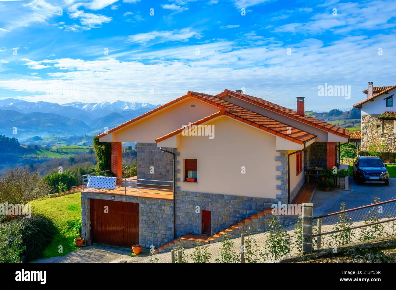 Maison rurale ou maison à Cofino qui est un village sur une vallée pittoresque. Caractéristiques architecturales des structures traditionnelles. Banque D'Images