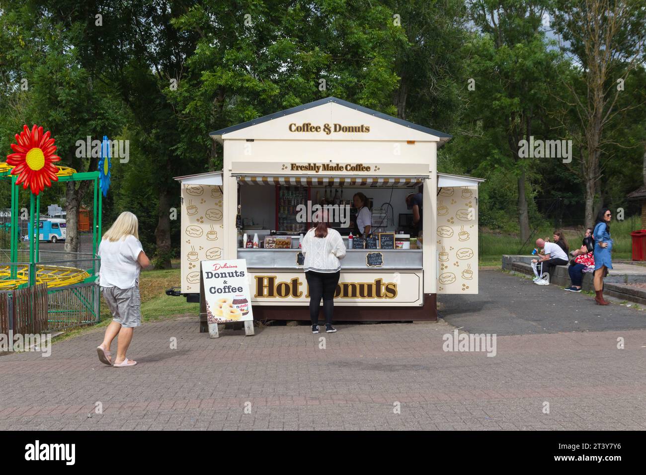Coffee and Donut Food Stand dans le parc à thème MD dans le Strathclyde Country Park Banque D'Images