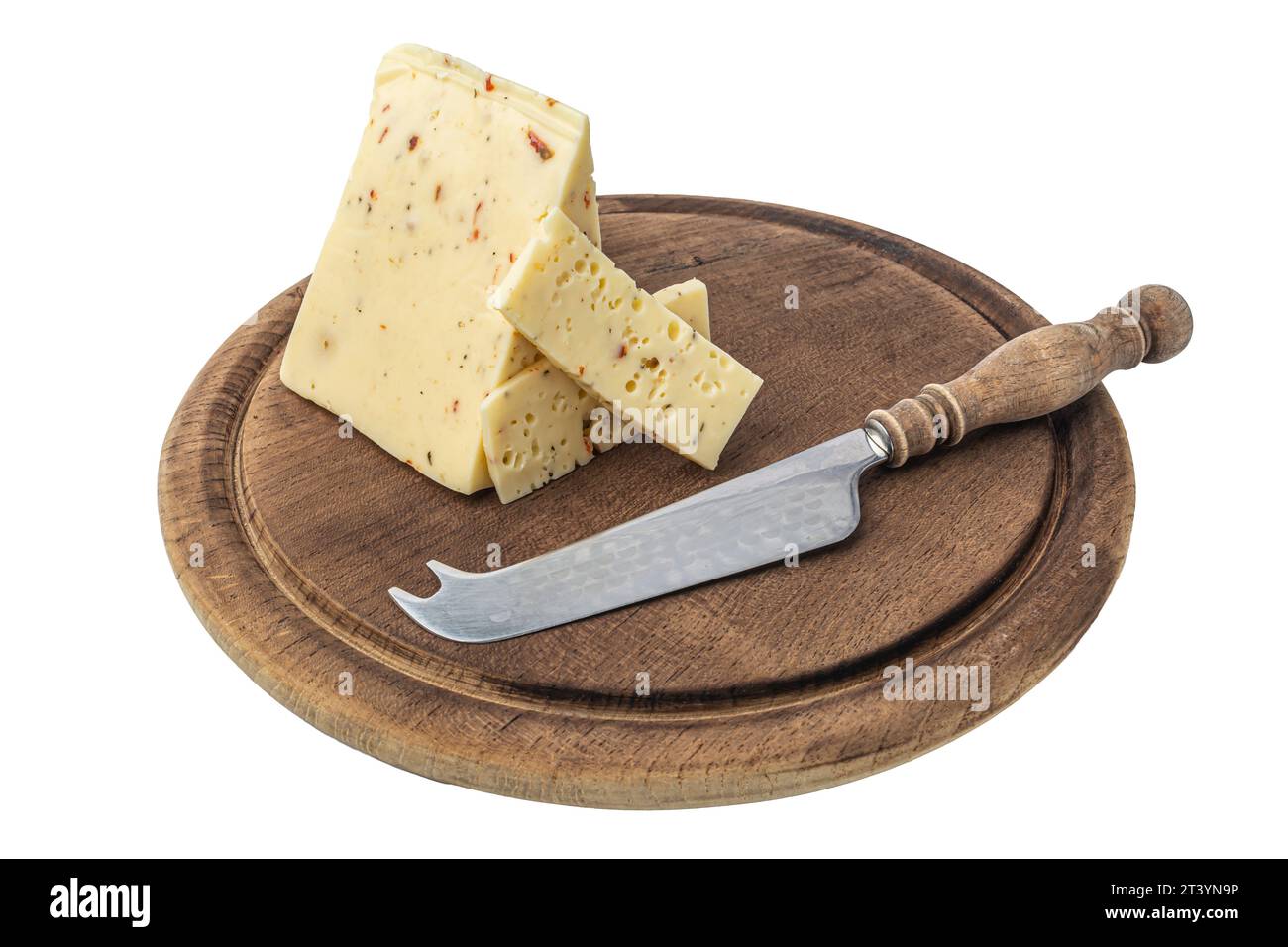 un morceau de fromage et un couteau sur une planche de bois gros plan Banque D'Images