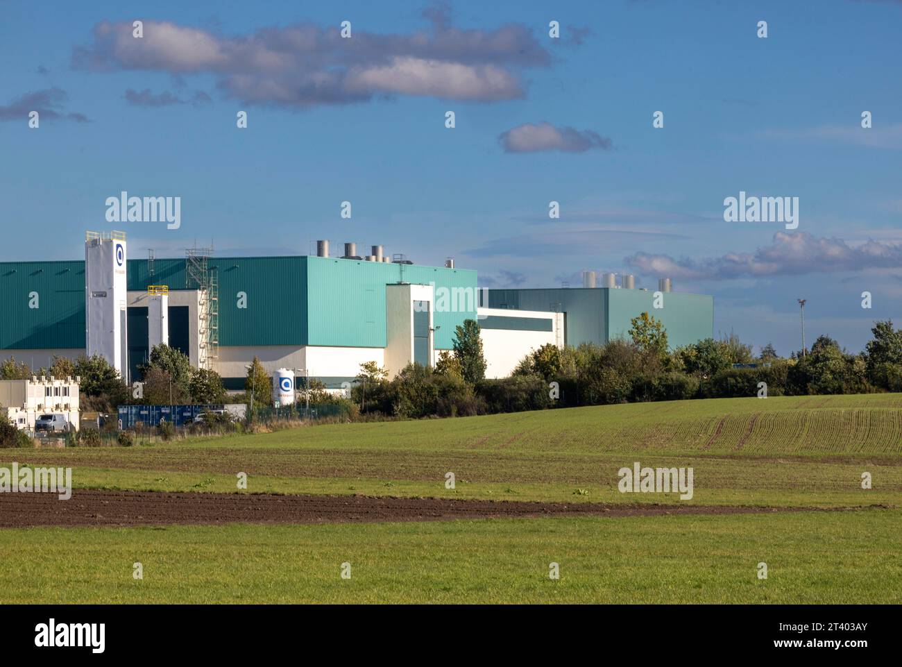 21.10.2023, Deutschland, Sachsen, Dresden, Blick auf die Fabrikhallen von GlobalFoundries, Wilschdorfer Landstraße 101, 01109 Dresden Natur *** 21 10 2023, Allemagne, Saxe, Dresde, vue des bâtiments de GlobalFoundries, Wilschdorfer Landstraße 101, 01109 Dresde nature Credit : Imago/Alamy Live News Banque D'Images