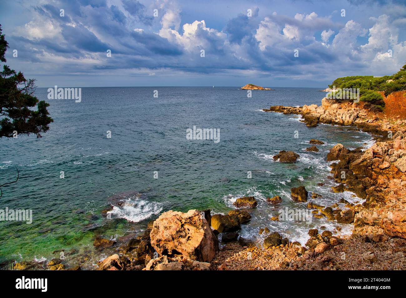 Série de paysages du bord de mer méditerranéen, sur la commune de Bandol (Var) dans le sud de la France. Banque D'Images