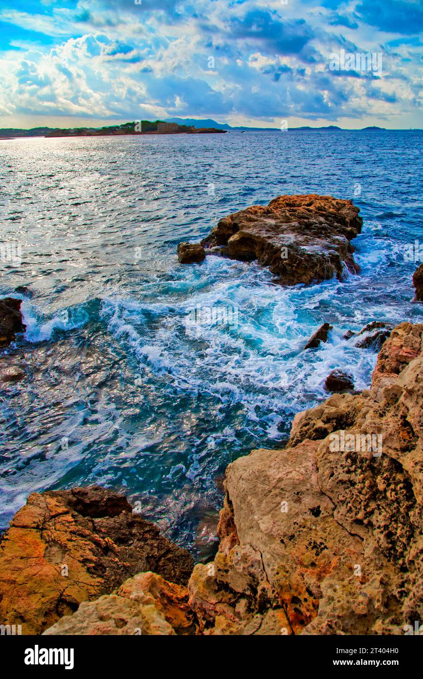 Série de paysages du bord de mer méditerranéen, sur la commune de Bandol (Var) dans le sud de la France. Banque D'Images