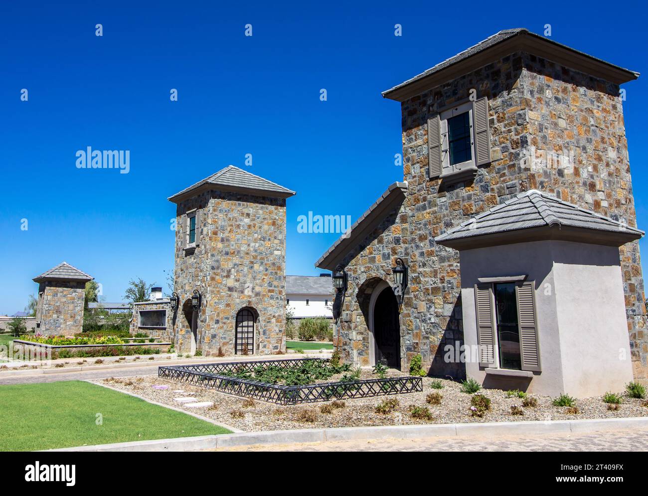 Stone Gatehouses à Secure Housing Subdivision Banque D'Images