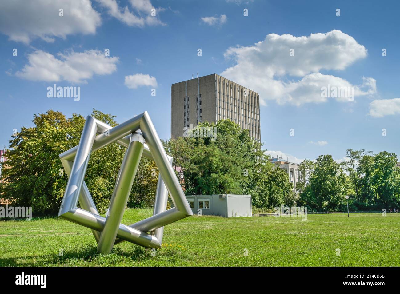 Skulptur Jens Wittenburg Triade, KIT-Bibliothek Süd (altes Gebäude), Karlsruher Institut für technologie KIT, Straße am Forum, Campus Süd, Karlsruhe, Banque D'Images