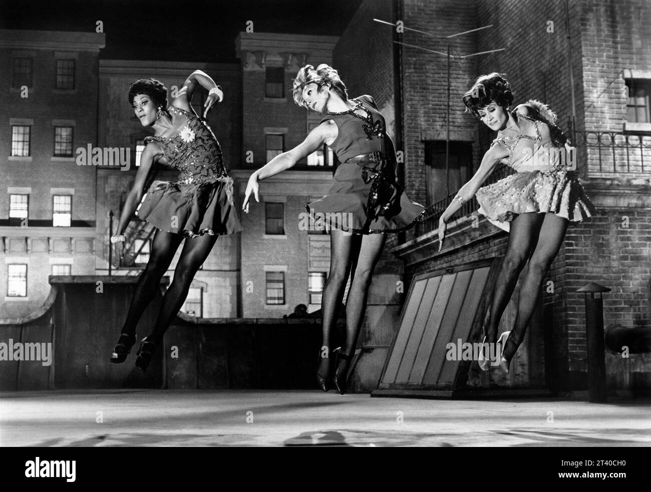 Paula Kelly, Shirley MacLaine, Chita Rivera, sur le plateau de la compilation 'That's Dancing!', MGM/UA Entertainment Company, 1985 Banque D'Images