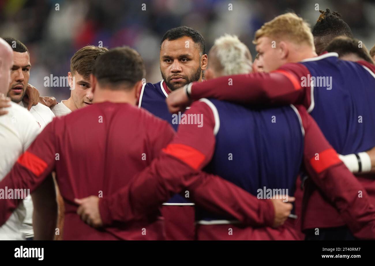 L’Anglais Billy Vunipola (au centre) lors d’un caucus par équipe avant la finale de bronze de la coupe du monde de Rugby 2023 au Stade de France à Saint-Denis, France. Date de la photo : Vendredi 27 octobre 2023. Banque D'Images