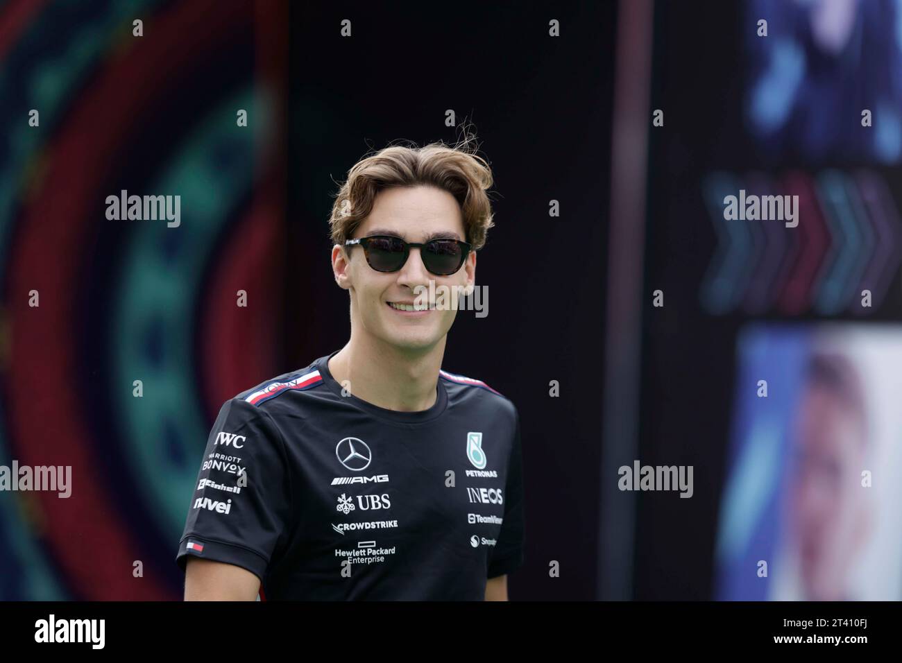 Mexico, Mexico, Mexique. 27 octobre 2023. George Russell (pilote Mercedes-AMG) arrive pour la première journée d’essais avant le Grand Prix de Mexico 2023. (Image de crédit : © Luis E Salgado/ZUMA Press Wire) USAGE ÉDITORIAL SEULEMENT! Non destiné à UN USAGE commercial ! Banque D'Images