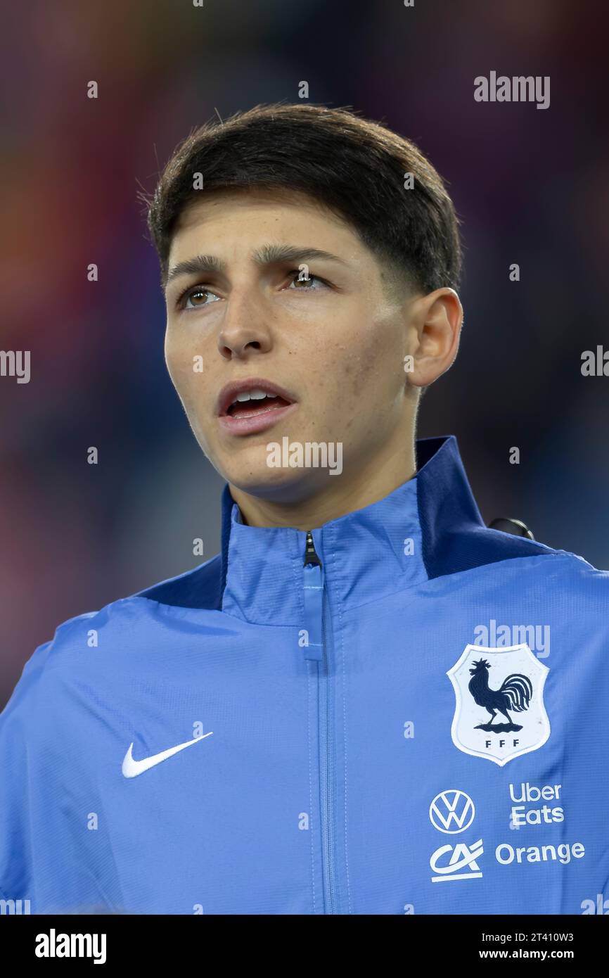 Oslo, Norvège 27 octobre 2023 Elisa de Almeida de France et Paris Saint-Germain Feminin lors de l'hymne national de la France lors du match du Groupe A2 de la Ligue nationale entre les femmes norvégiennes et les femmes françaises qui s'est tenu à l'Ullevaal Stadion à Oslo, Norvège crédit : Nigel Waldron/Alamy Live News Banque D'Images Oslo, Norvège 27 octobre 2023 Elisa de Almeida de France et Paris Saint-Germain Feminin lors de l'hymne national de la France lors du match du Groupe A2 de la Ligue nationale entre les femmes norvégiennes et les femmes françaises qui s'est tenu à l'Ullevaal Stadion à Oslo, Norvège crédit : Nigel Waldron/Alamy Live News Banque D'Images