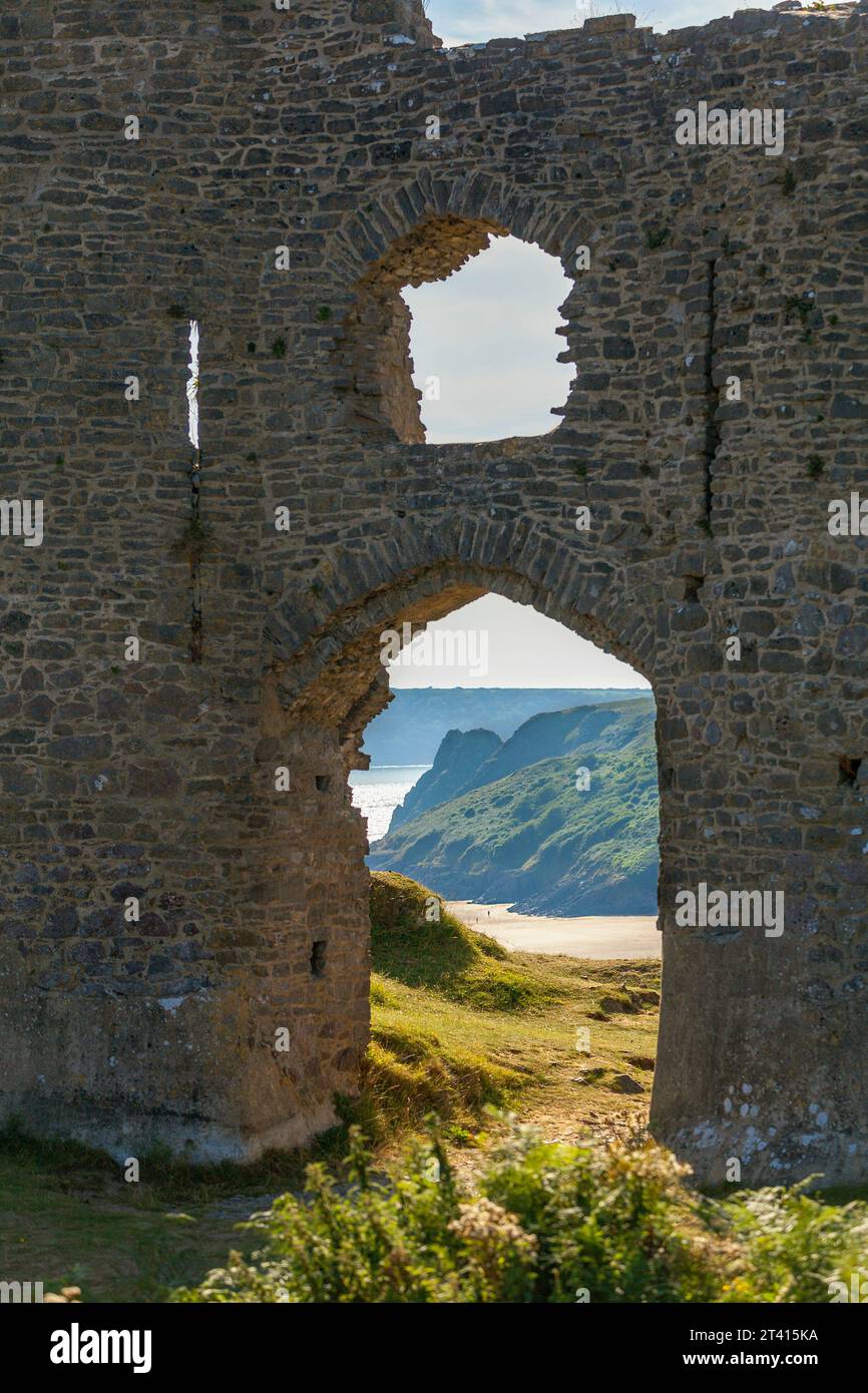 Ruines du château de Pennard, Three Cliffs Bay Beach, Gower Peninsula, pays de Galles Banque D'Images