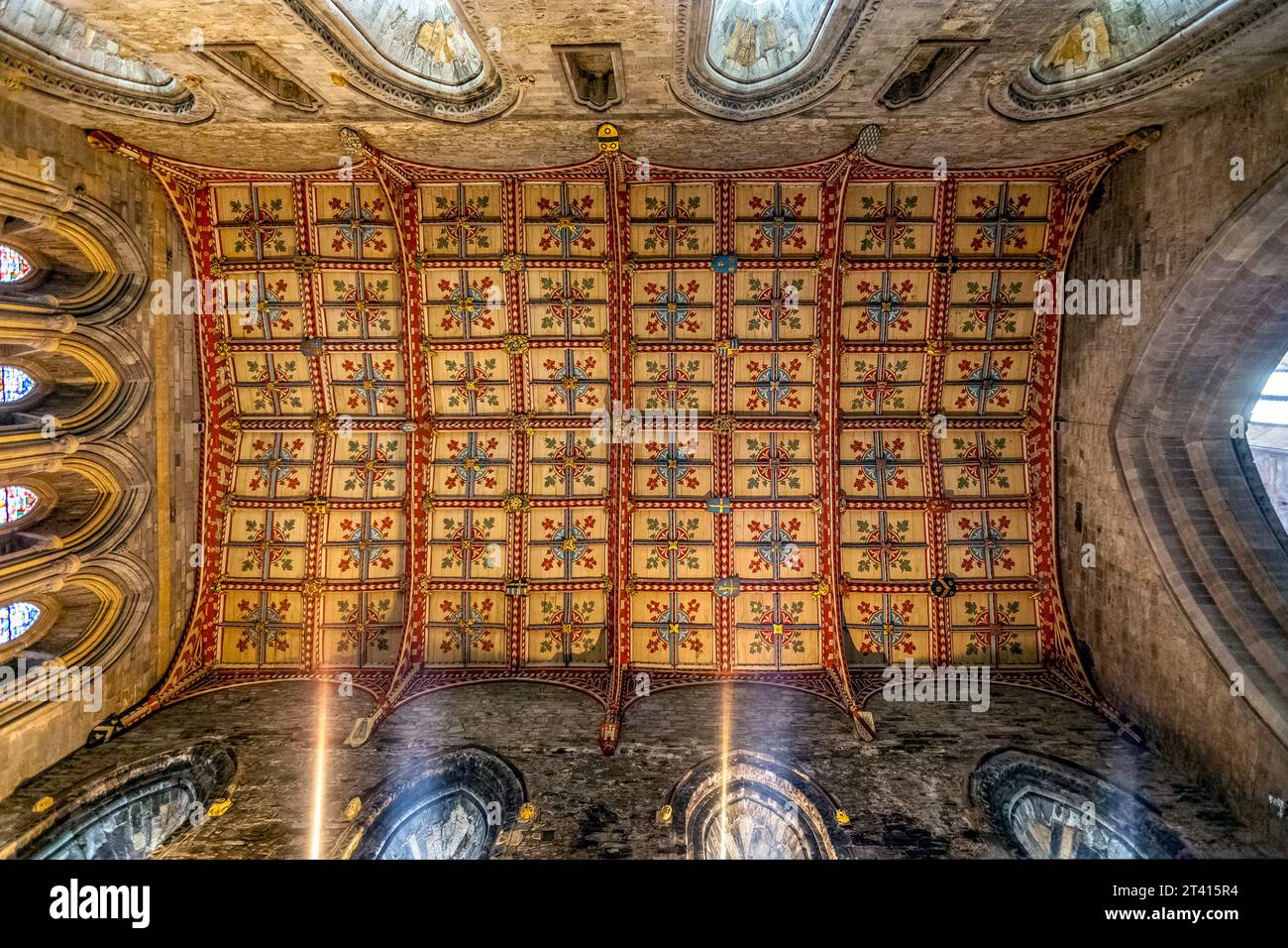 Plafond en bois sculpté de la cathédrale St Davids, Pembrokeshire, sud-ouest du pays de Galles Banque D'Images