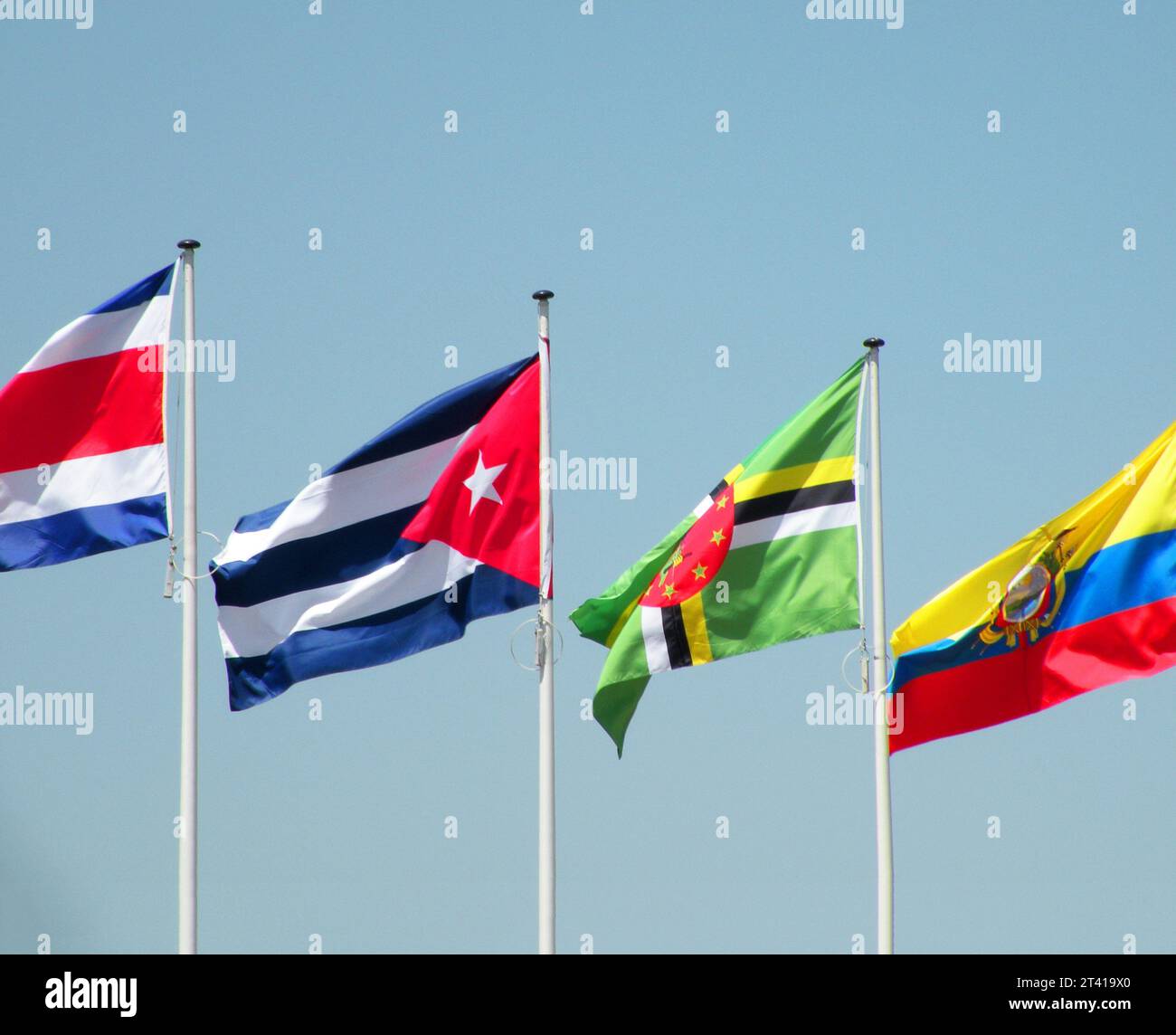Drapeau de Cuba ainsi que d'autres drapeaux de différents pays Banque D'Images