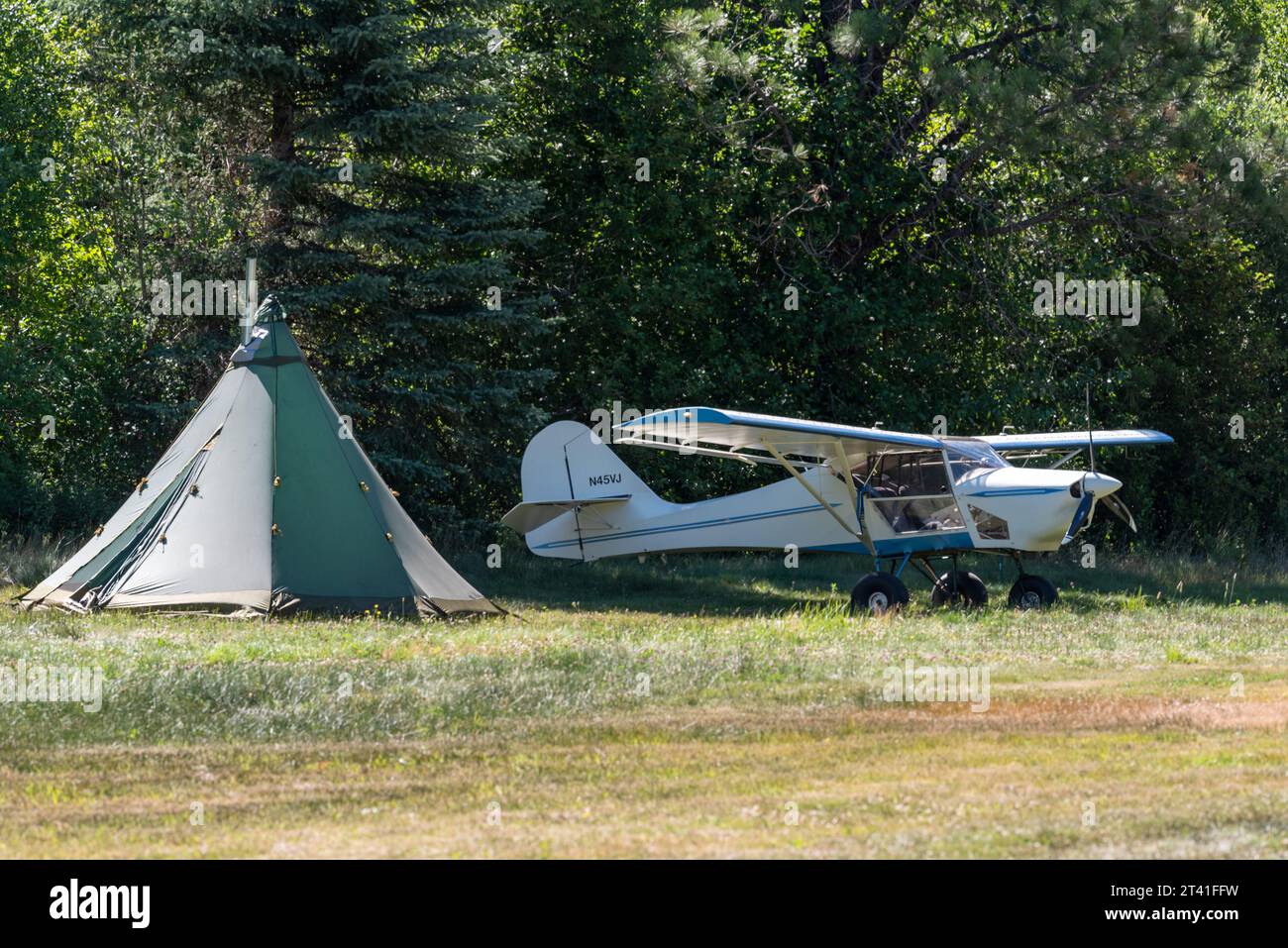 Envolez-vous pour camper au Minam River Lodge dans les montagnes Wallowa de l'Oregon. Banque D'Images