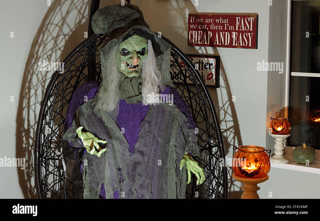 Halloween - mascarade personnalisé, l'un des thèmes populaires est la sorcière. Banque D'Images