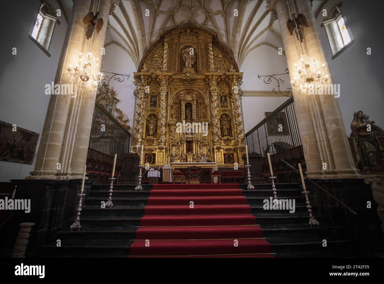 Intérieurs de la cathédrale de Baeza dans le style Renaissance où vous pouvez voir des arches et des constructions de l'époque. Andalousie. Espagne. Date 23-7-23 Banque D'Images