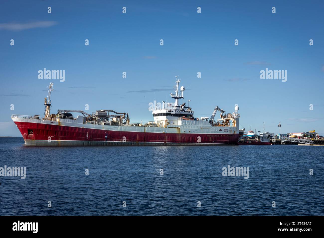 Reykjavik, Islande - 25 septembre 2023 : le grand chalutier Ernir Belize, amarré dans le port de Karsnes, Kopavogur. Banque D'Images