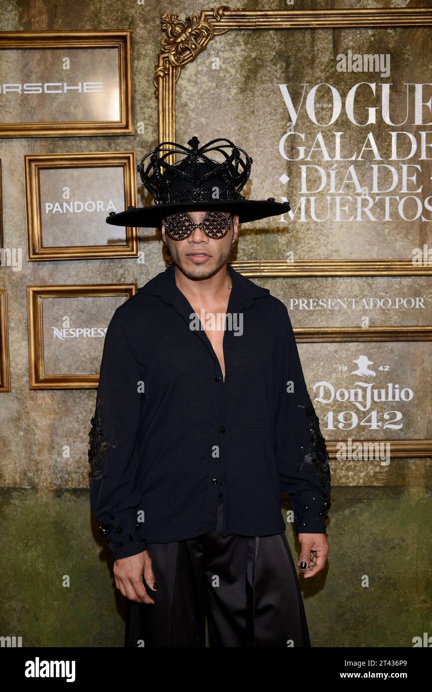 Mexico, Mexique. 26 octobre 2023. 26 octobre 2023, Mexico, Mexique : Samuel Parra Cruz assiste au Gala tapis noir de Vogue : jour des morts au Proyecto Publico Prim. Le 26 octobre 2023 à Mexico, Mexique. (Photo de Carlos Tischler/Eyepix Group) (photo de Eyepix/NurPhoto) crédit : NurPhoto SRL/Alamy Live News Banque D'Images