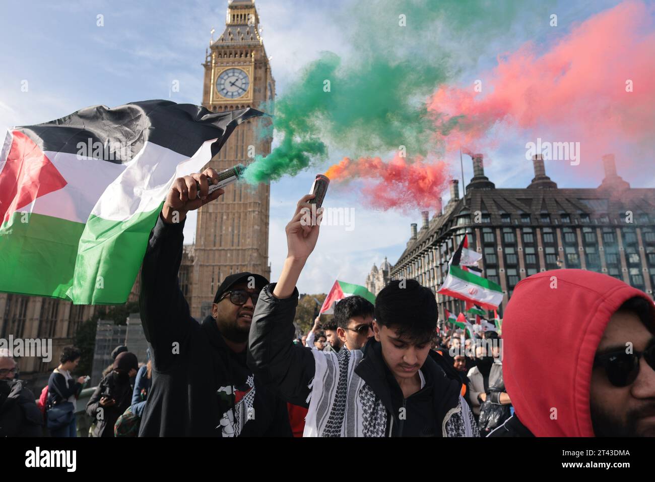 Londres, Royaume-Uni. 28 Octobre 2023. Les Manifestants Descendent Dans ...