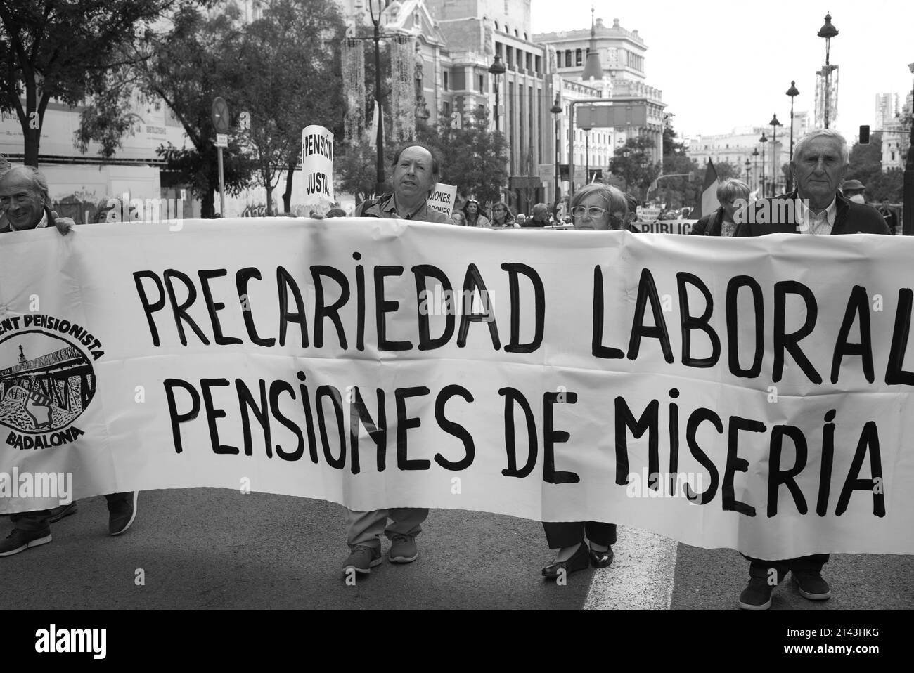 Les retraités protestent, dans le centre de Madrid, lors d'un rassemblement pour demander une augmentation de la pension minimum à 1080 et pour garantir les pensions. Octobre 28, Banque D'Images