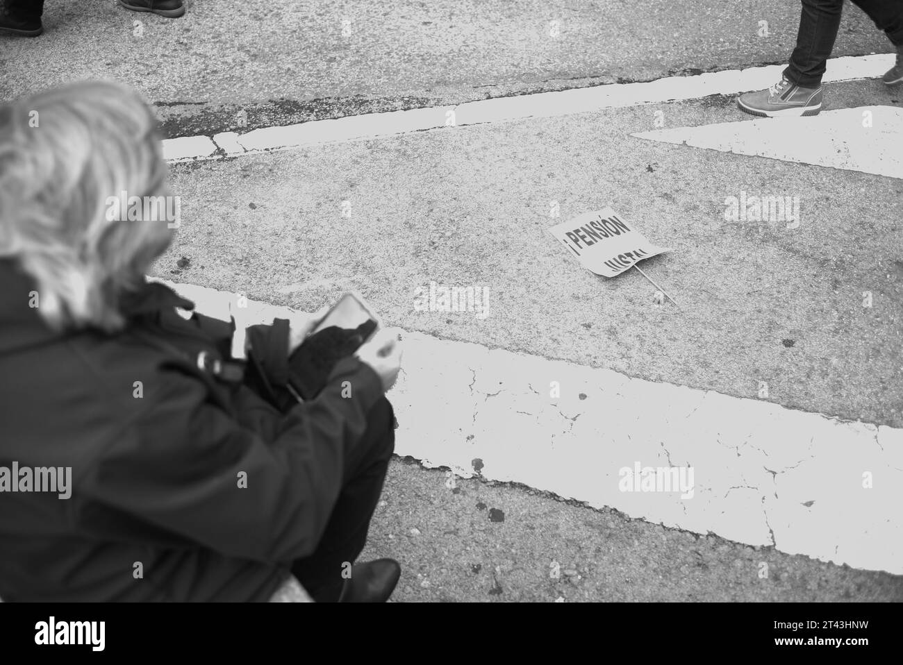 Les retraités protestent, dans le centre de Madrid, lors d'un rassemblement pour demander une augmentation de la pension minimum à 1080 et pour garantir les pensions. Octobre 28, Banque D'Images