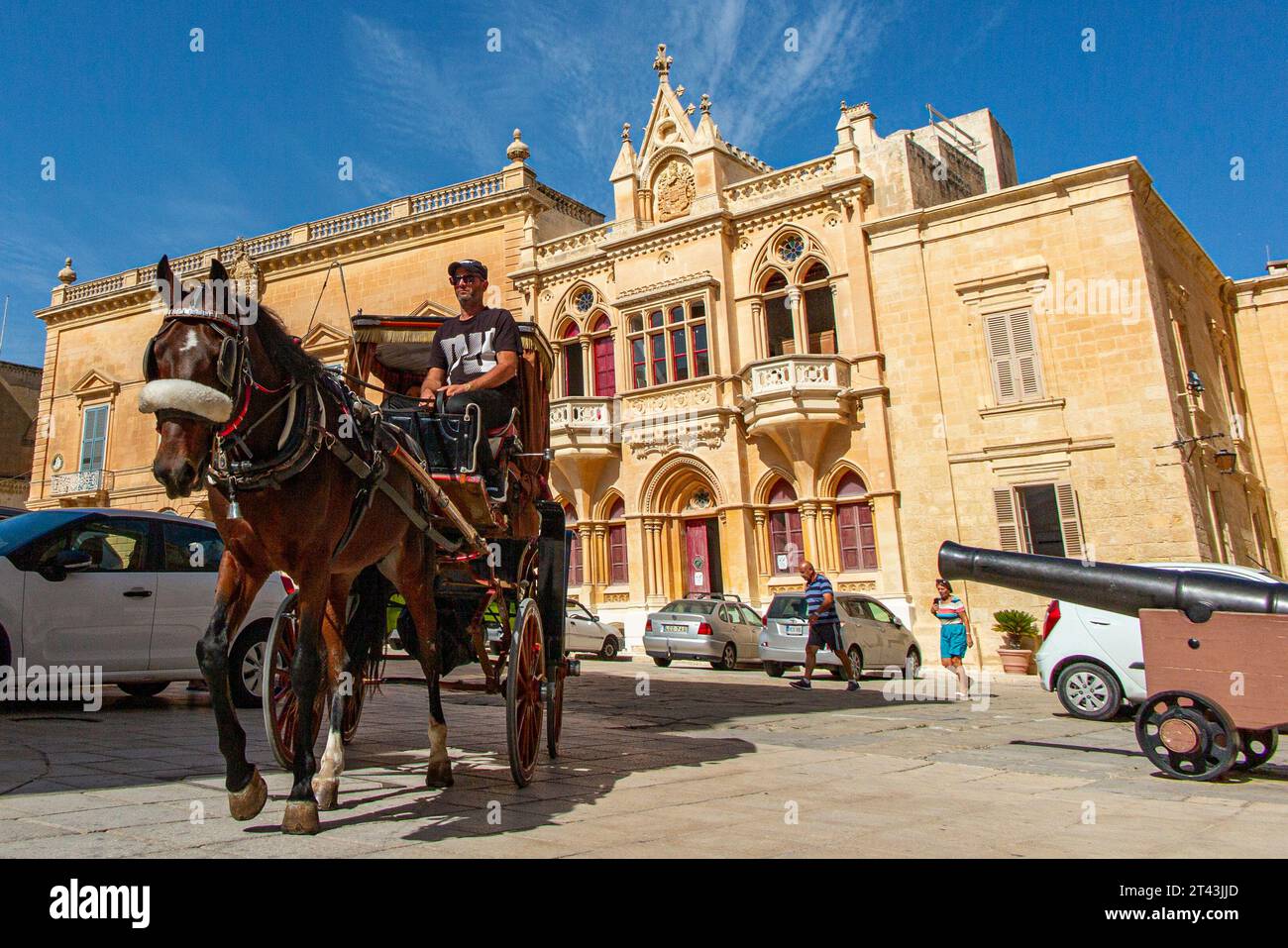 Transport à cheval et en calèche sur la place Saint-Paul dans la ville historique de Mdina à Malte Banque D'Images