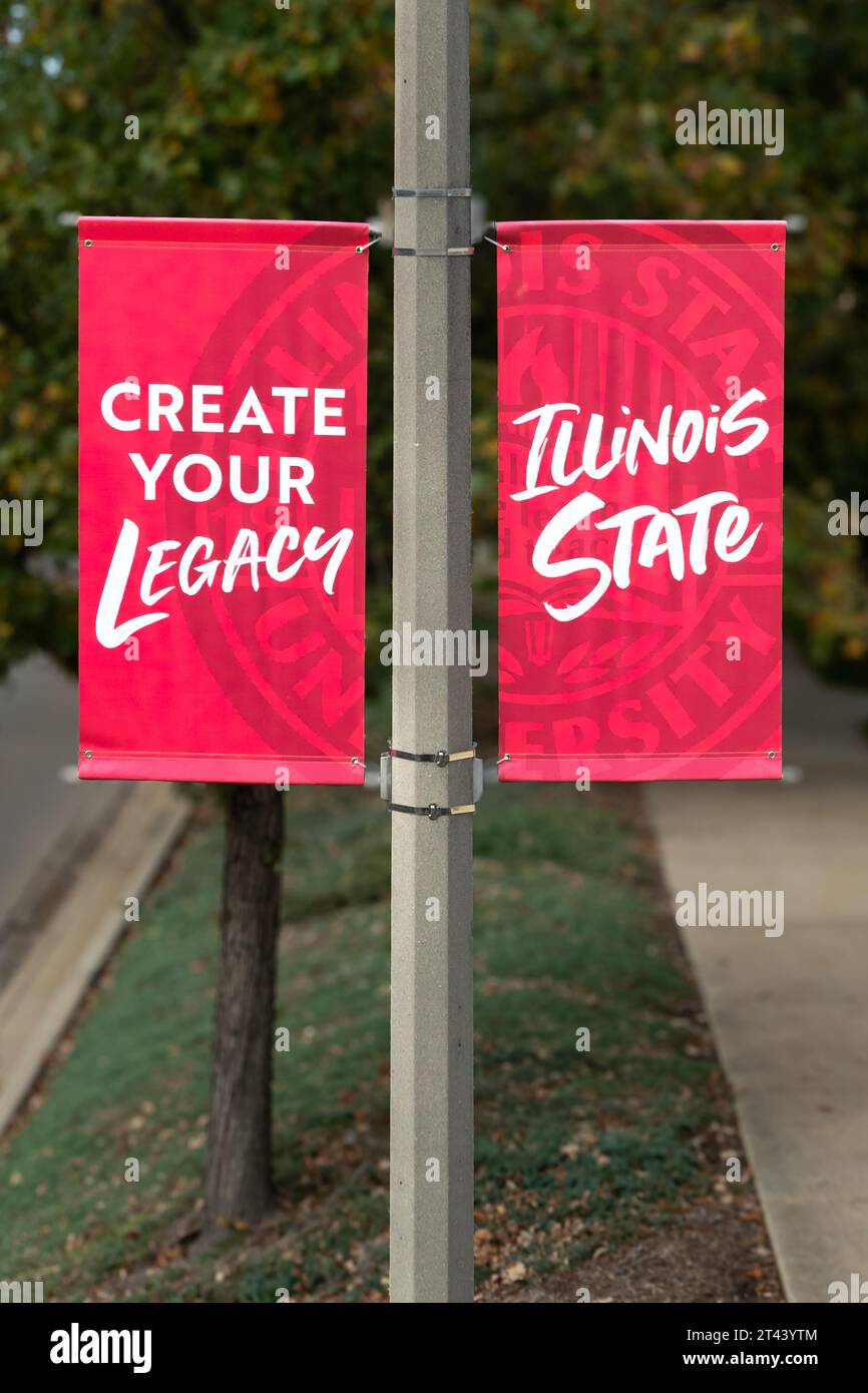 NORMAL, il, USA - 18 OCTOBRE 2023 : drapeau de l'école sur le campus de l'Illinois State University. Banque D'Images