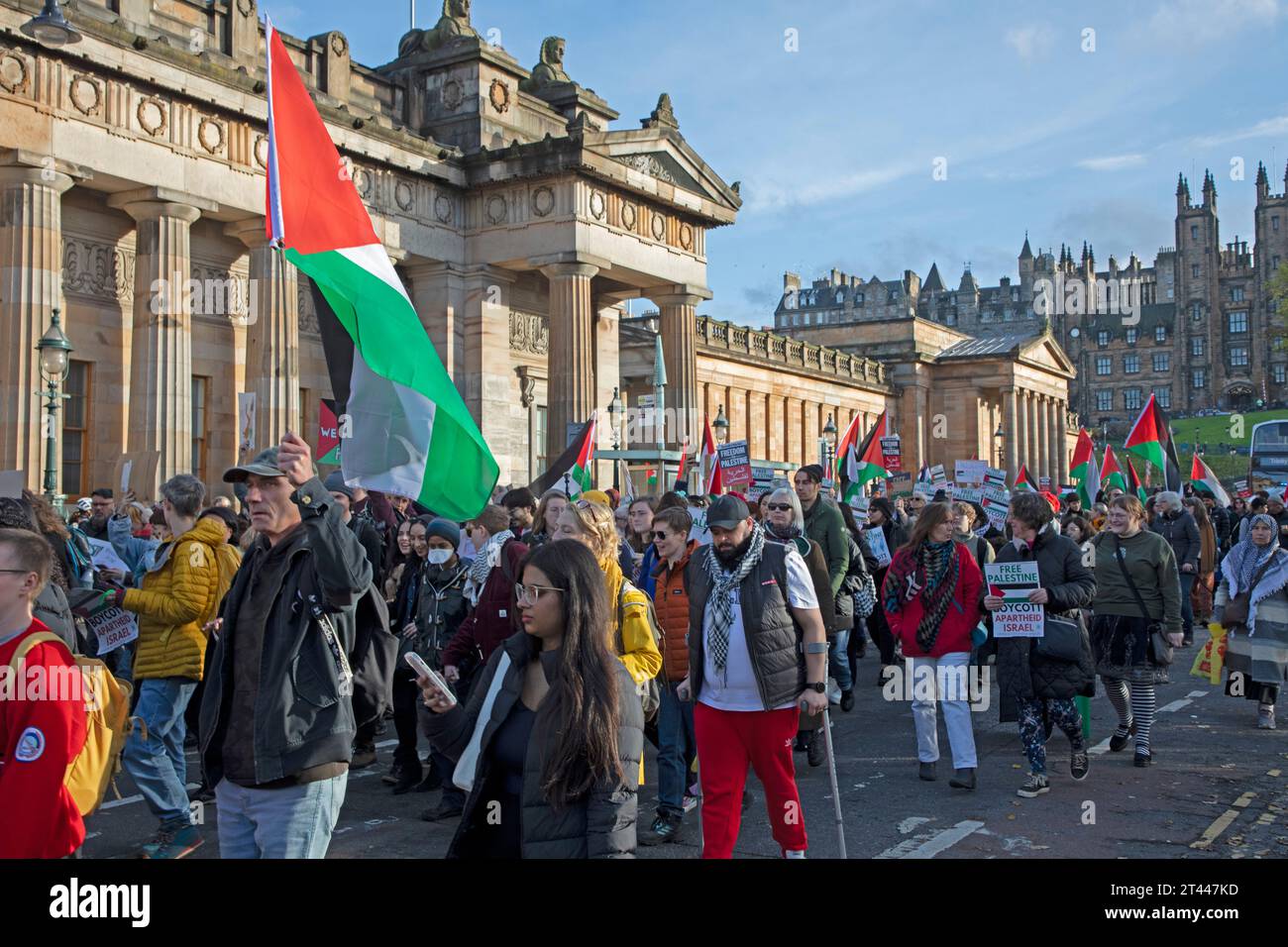 Edinburgh Mound, Écosse, Royaume-Uni. 28 octobre 2023. Manifestation de solidarité palestinienne et marche vers l'ambassade américaine. Crédit : Archwhite/alamy Live News. Banque D'Images