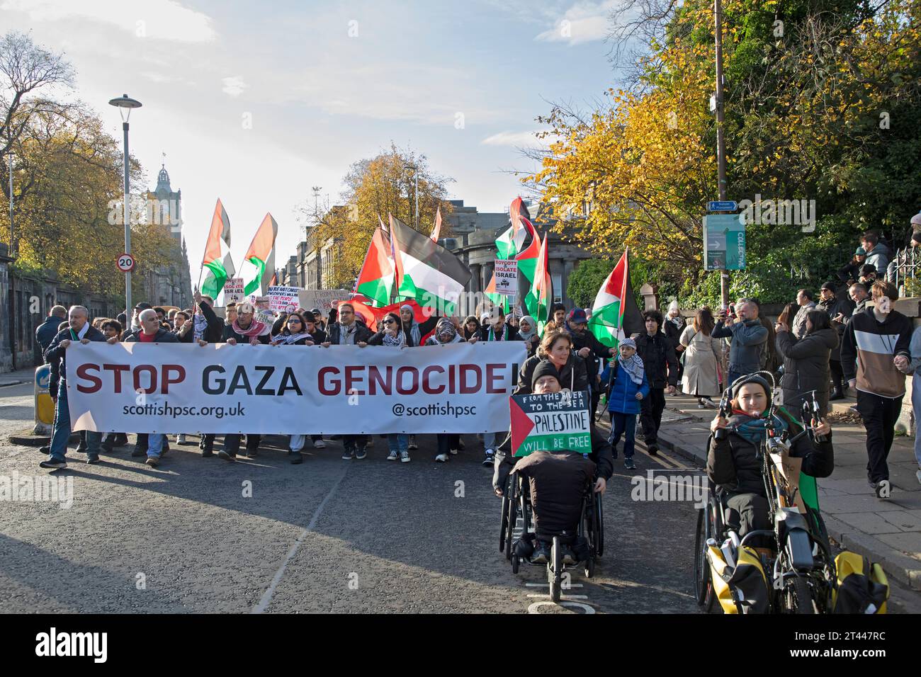 Edinburgh Mound, Écosse, Royaume-Uni. 28 octobre 2023. Manifestation de solidarité palestinienne et marche vers l'ambassade américaine. Crédit : Archwhite/alamy Live News. Banque D'Images