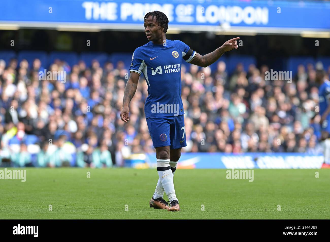 Londres, Royaume-Uni. 28 octobre 2023. Raheem Sterling de Chelsea lors du match Chelsea vs Brentford Premier League à Stamford Bridge London Credit : MARTIN DALTON/Alamy Live News Banque D'Images