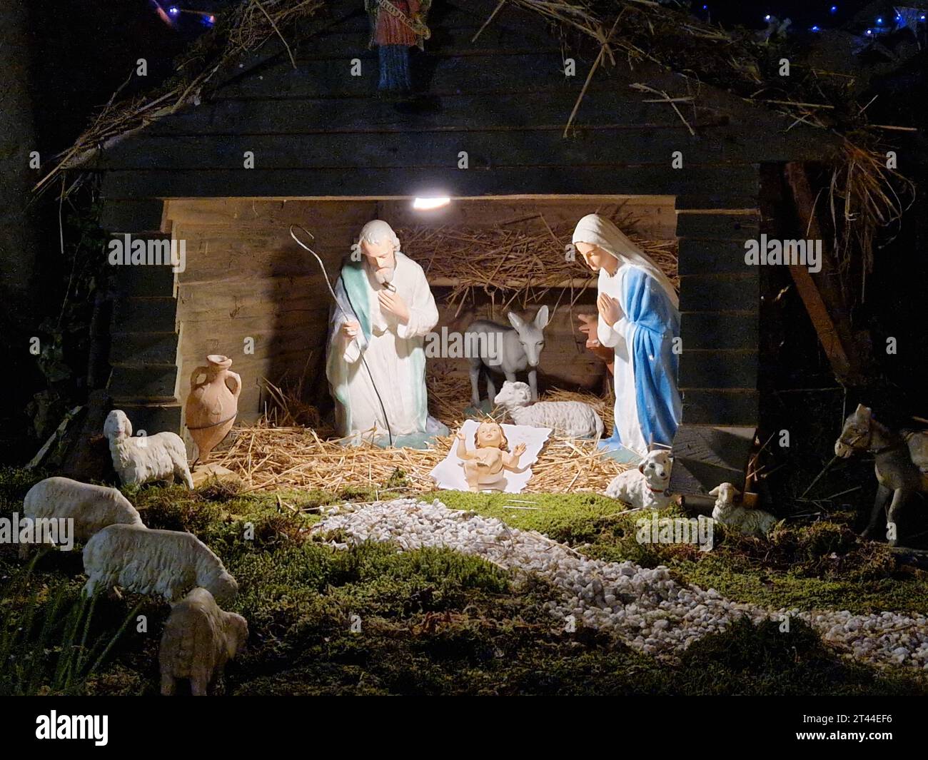 Crèche de Noël dans une église caholique. Scène de la Nativité. La 