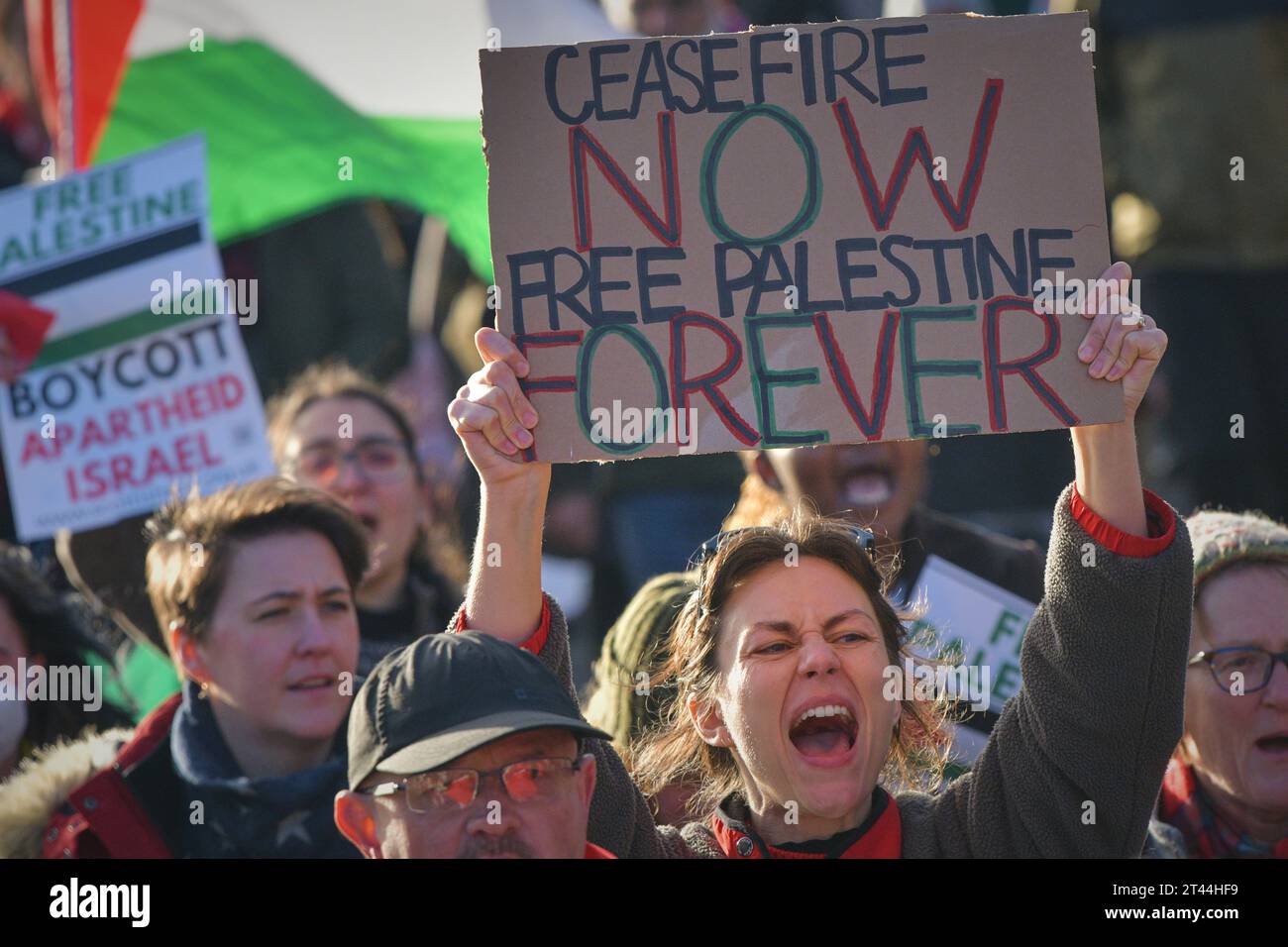 Édimbourg Écosse, Royaume-Uni 28 octobre 2023. Des centaines de manifestants pro-palestiniens se rassemblent à The Mound pour un rassemblement, puis défilent le long de Princes Street jusqu'au consulat général des États-Unis. crédit sst/alamy live news Banque D'Images