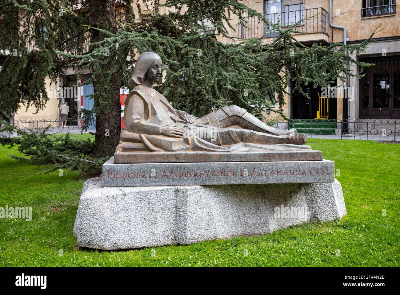 Statue en pierre de Don Juan, prince des Asturies à Salamanque, Espagne, le 16 octobre 2023 Banque D'Images