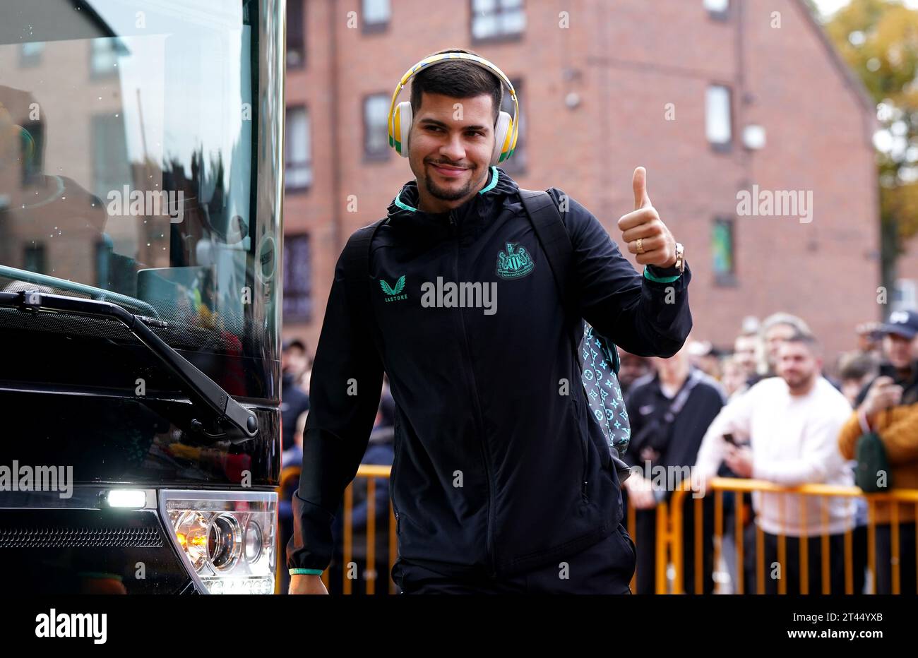 Bruno Guimaraes de Newcastle United arrive au sol avant le match de Premier League au Molineux, Wolverhampton. Date de la photo : Samedi 28 octobre 2023. Banque D'Images