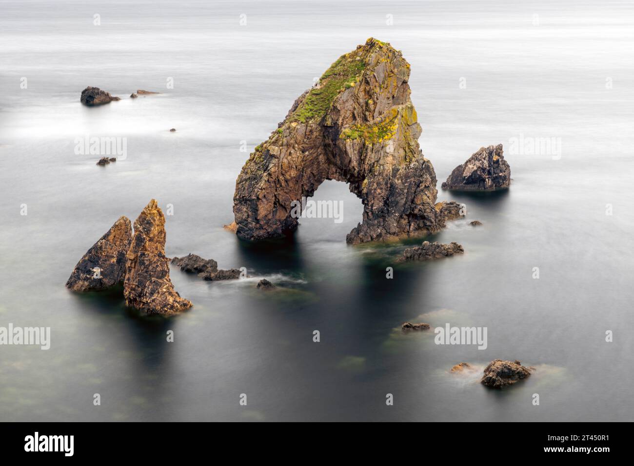 Crohy Head Sea Arch est une arche de mer située sur la côte de la péninsule de Mullaghmullan à Donegal, en Irlande. Banque D'Images