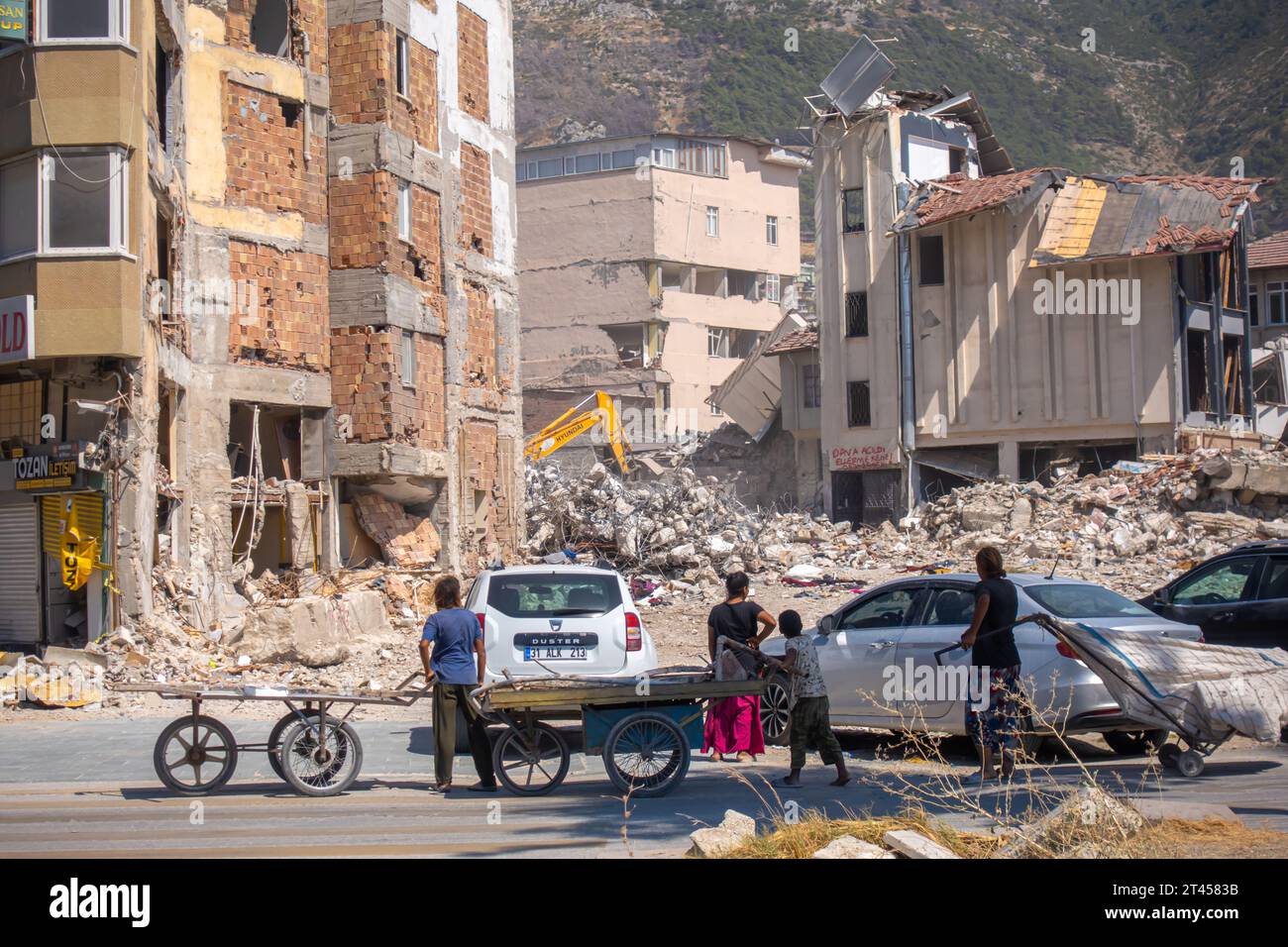 Démolir des œuvres, les gens dans la ville turque Antakya dans la province de Hatay, après le tremblement de terre. Turquie Banque D'Images