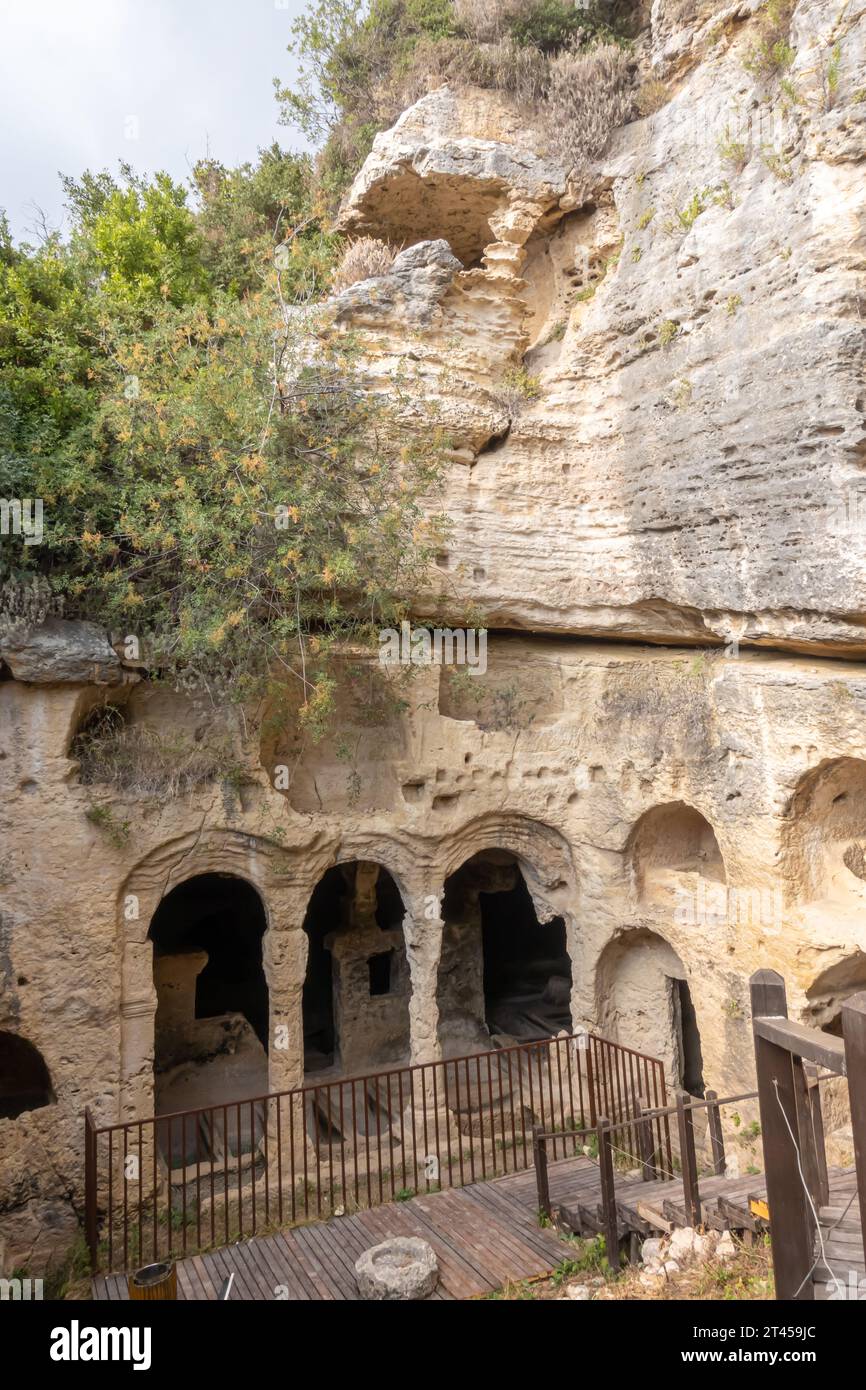 Grotte Besikli, Cradle Cave, point de repère à Hatay, Turquie. Construit au 1e siècle av. J.-C., l'ancien réseau romain de grottes protégeait contre les inondations Banque D'Images