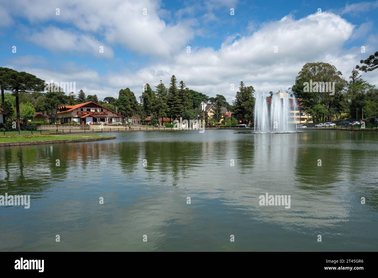 Lac et place Joaquina Rita Bier - Gramado, Rio Grande do Sul, Brésil Banque D'Images