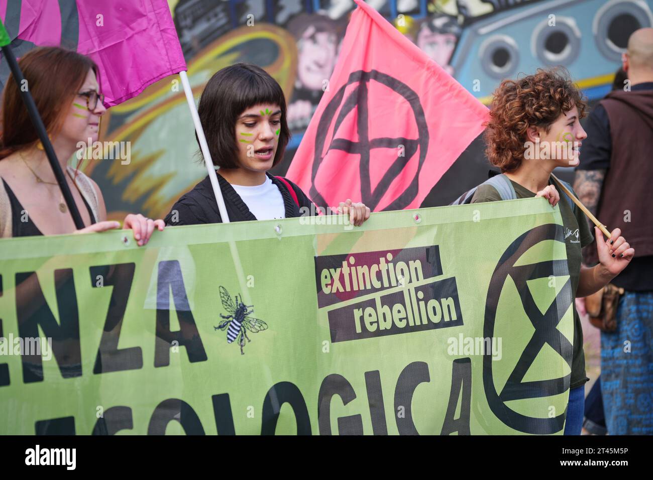 Turin, Italie - 6 octobre 2023 : Extincion Rebbellion des manifestants climatiques Banque D'Images