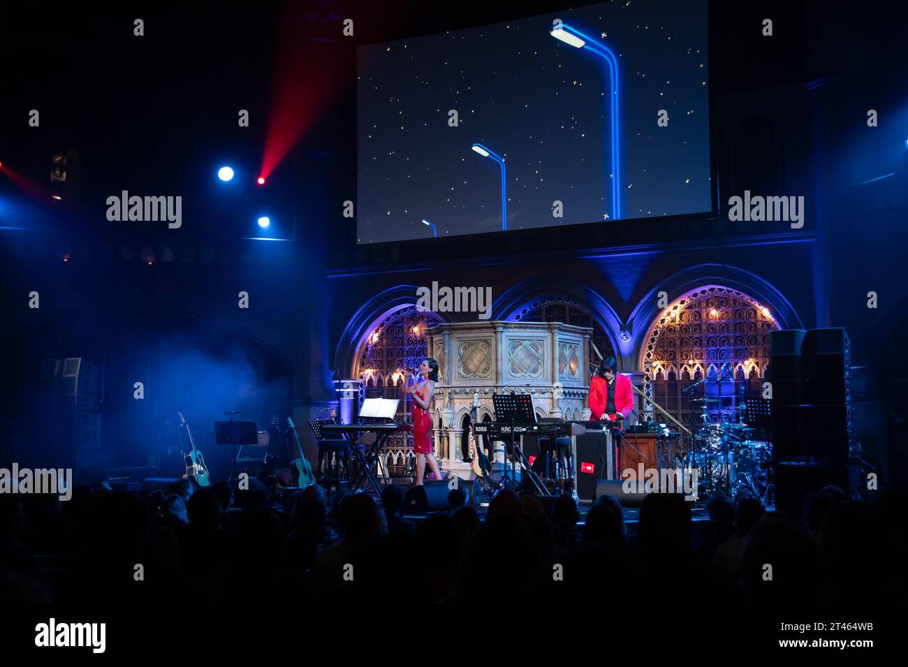 Londres, Royaume-Uni. 28 octobre 2023. Desire chanteuse Megan Louise sur scène à Union Chapel ouverture pour Frizzi2Fulci . Cristina Massei/Alamy Live News Banque D'Images