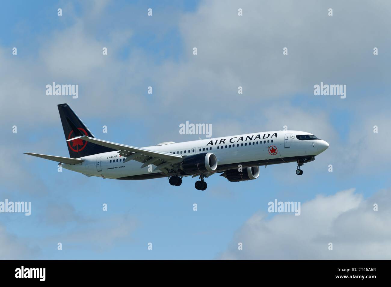 Le Boeing 737 Max 8 d'Air Canada se prépare à atterrir à l'aéroport international Pierre Elliott Trudeau de Montréal. Dorval, Canada Banque D'Images