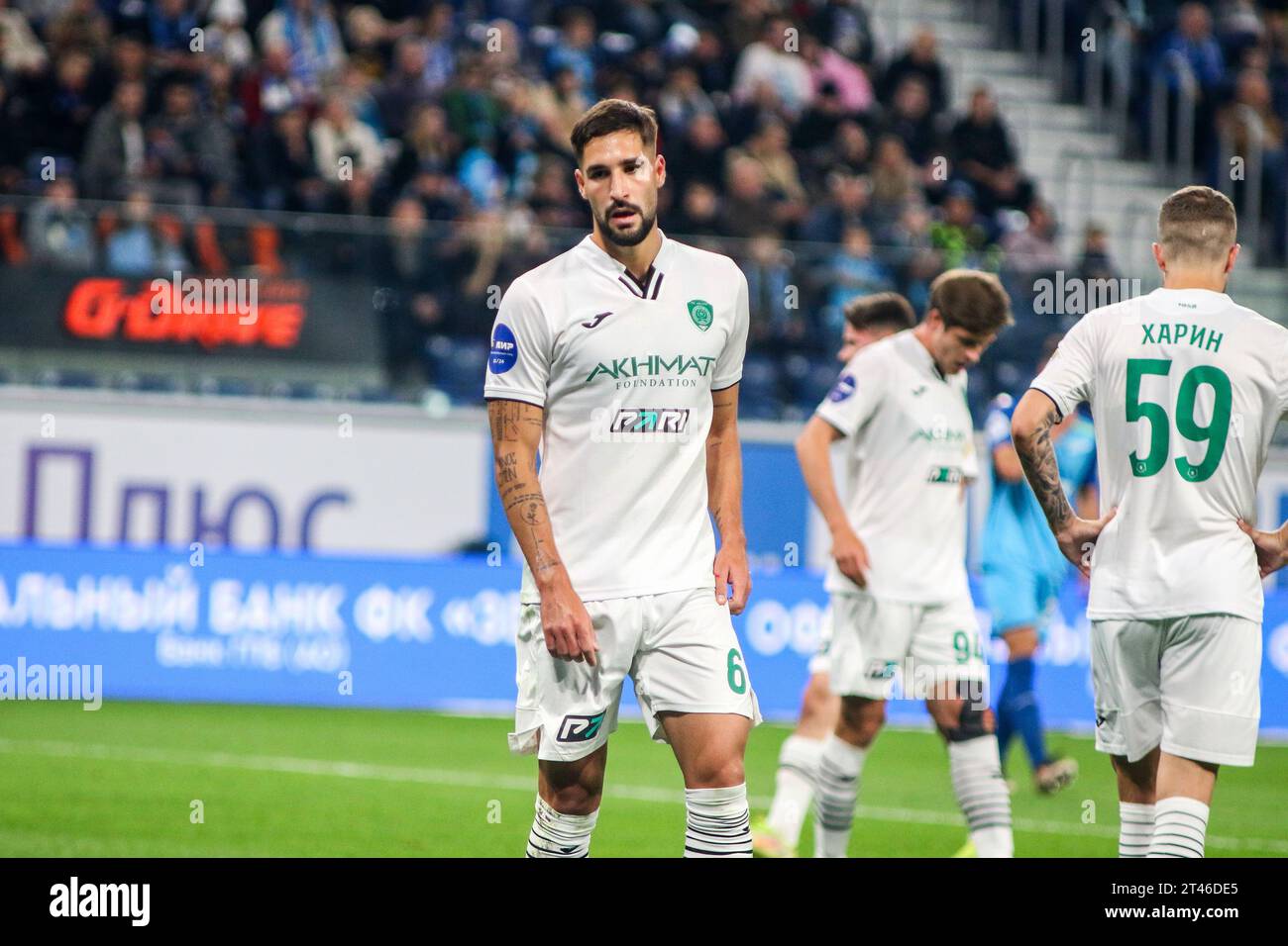 Saint-Pétersbourg, Russie. 28 octobre 2023. Jasmin Celikovic (6) d'Akhmat vu en action lors du match de football de Premier League russe entre le Zenit Saint-Pétersbourg et Akhmat Grozny à Gazprom Arena. Score final ; Zenit 2:1 Akhmat Grozny. Crédit : SOPA Images Limited/Alamy Live News Banque D'Images