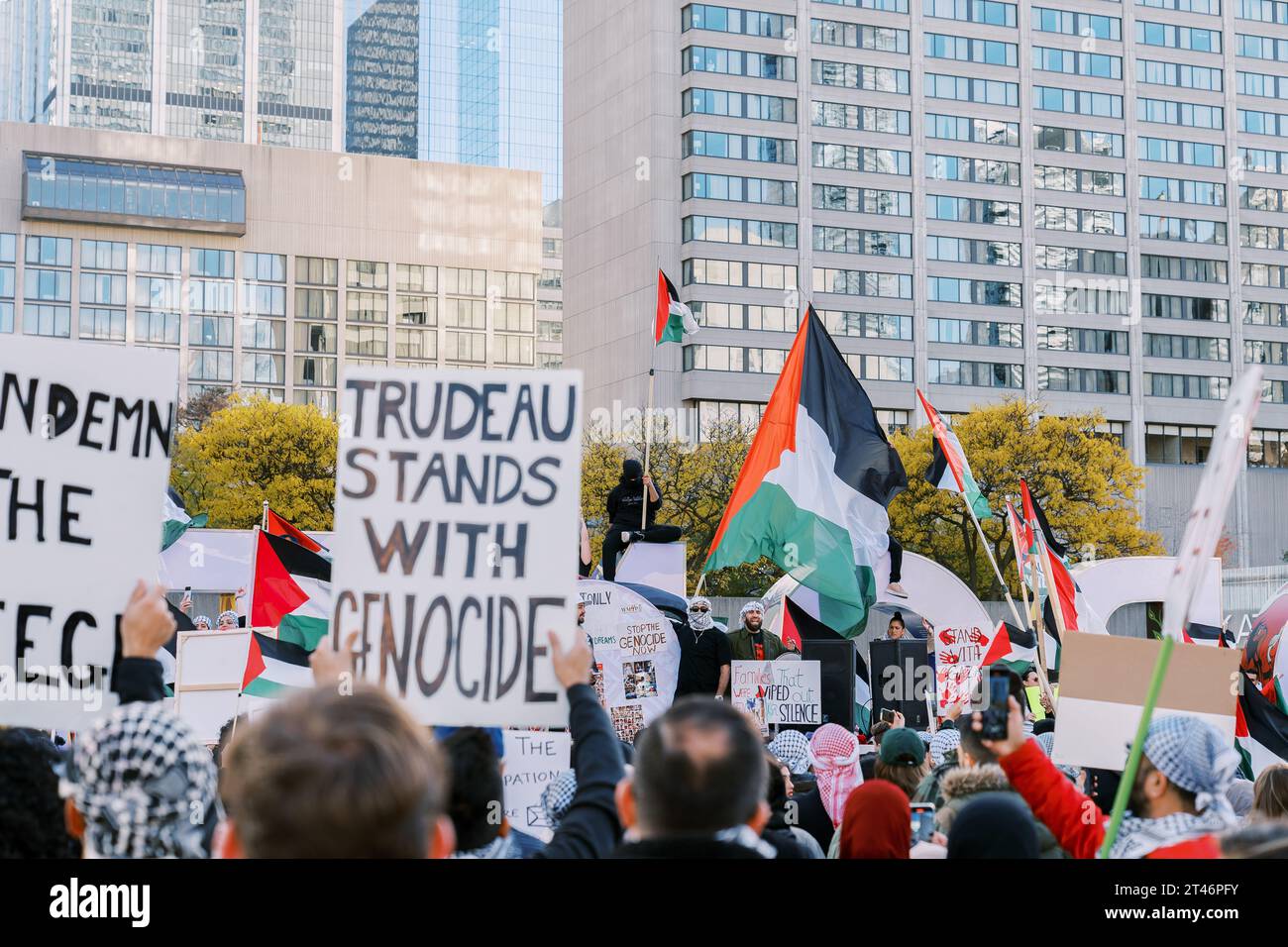 Toronto, Canada - 28 octobre 2023 : les Palestiniens de Toronto s'unissent pour exprimer leur opposition aux activités militaires israéliennes à Gaza Banque D'Images